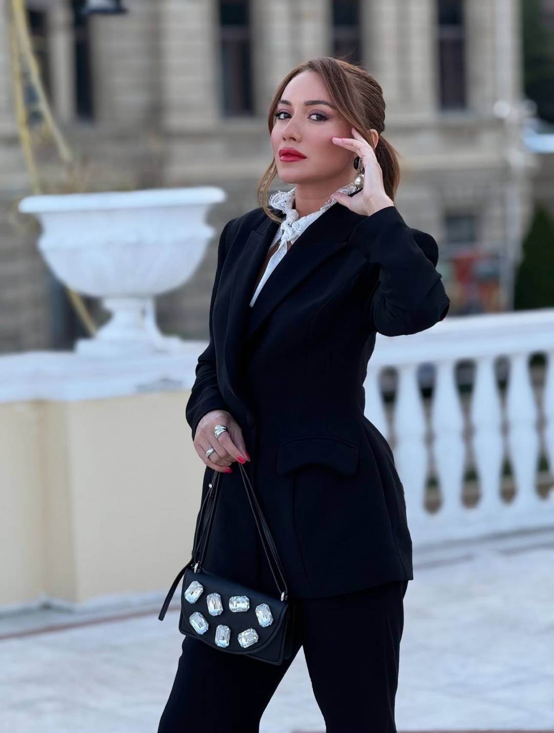 Qara krep pencək