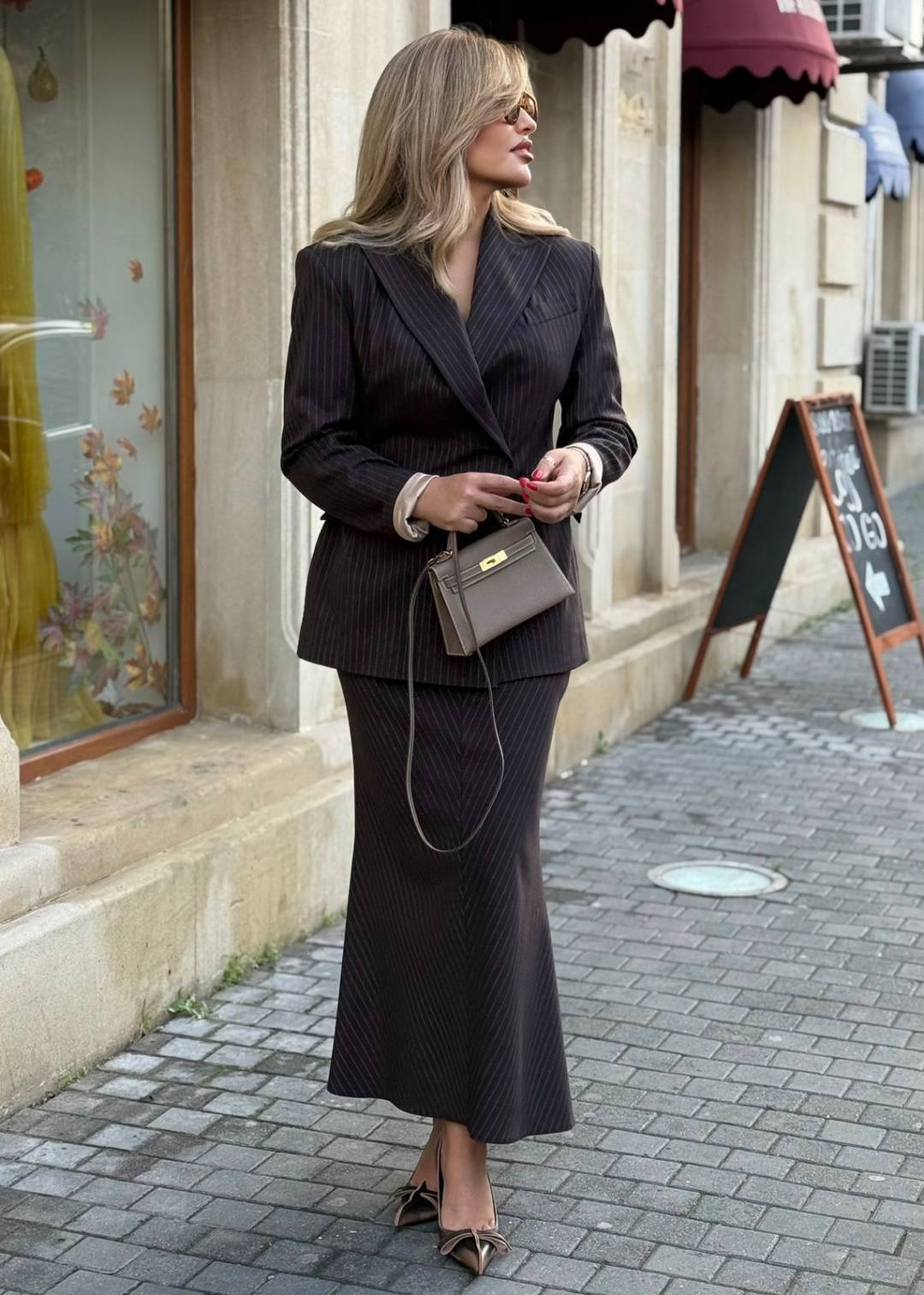 Qəhvəyi cizgili pencək