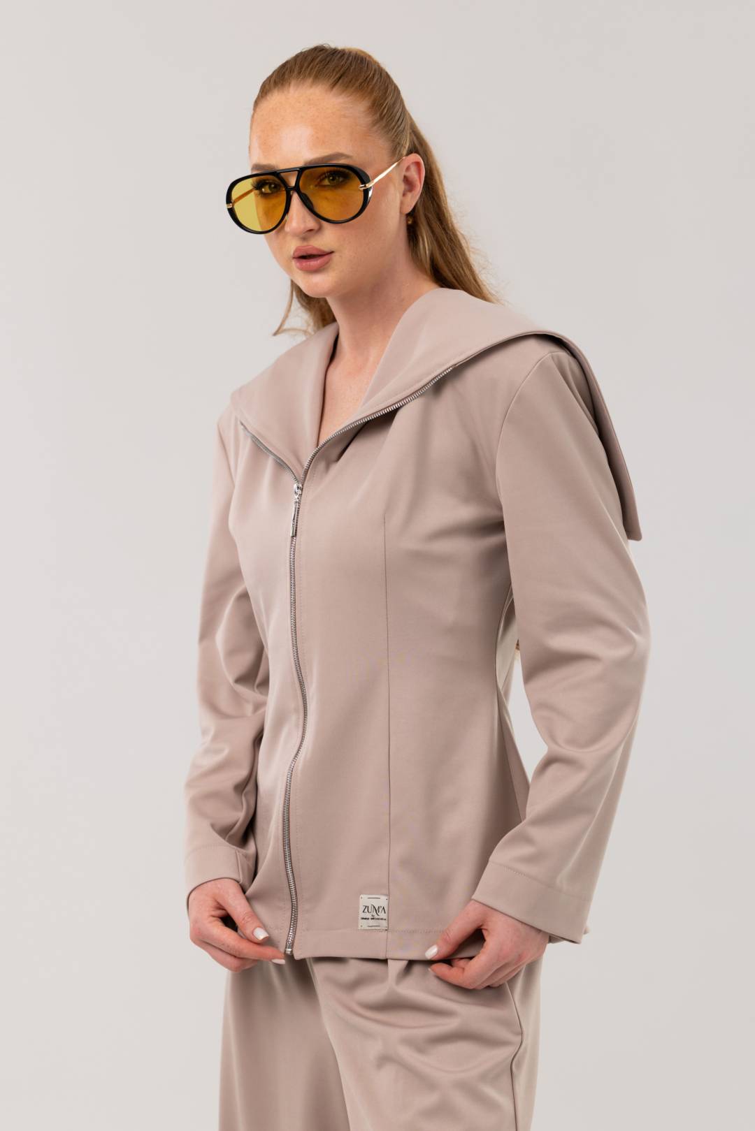 Çəhrayı rəngli gödəkçə